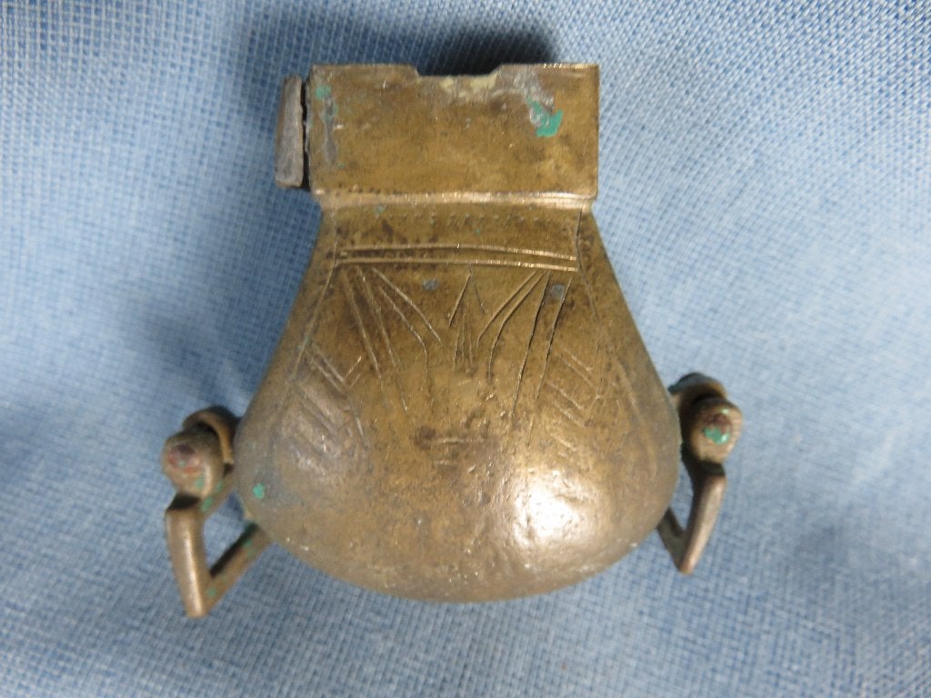 Antiek kruit doosje in brons - bodemvondst, Ophalen of Verzenden, Brons