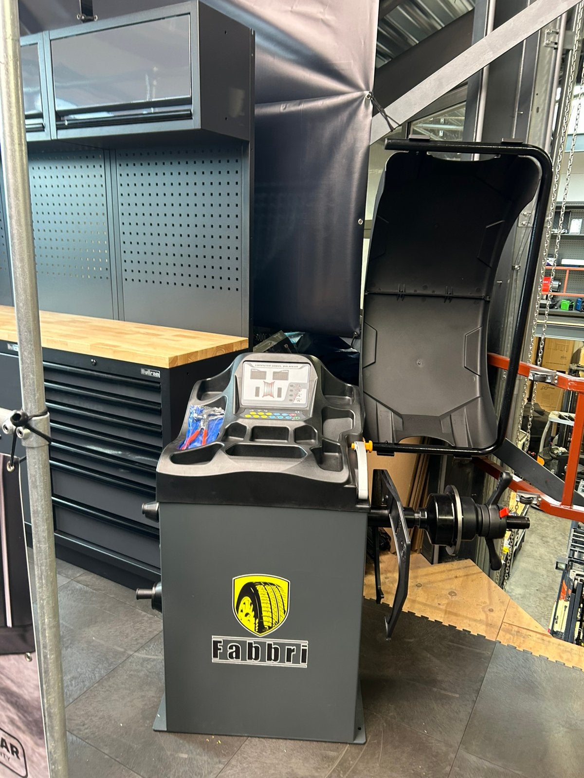 Fabbri balanceermachine semi-automatisch, Ophalen, Nieuw