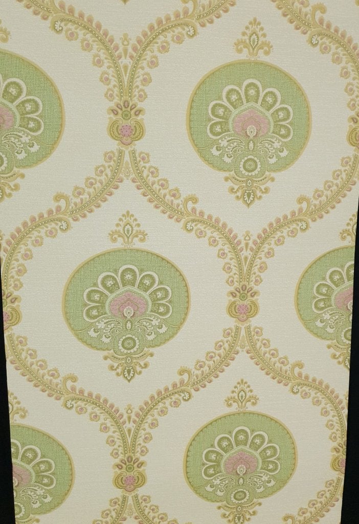 9897 barok behang met pastelgroen medaillon op crème swiet, Ophalen of Verzenden, Roze