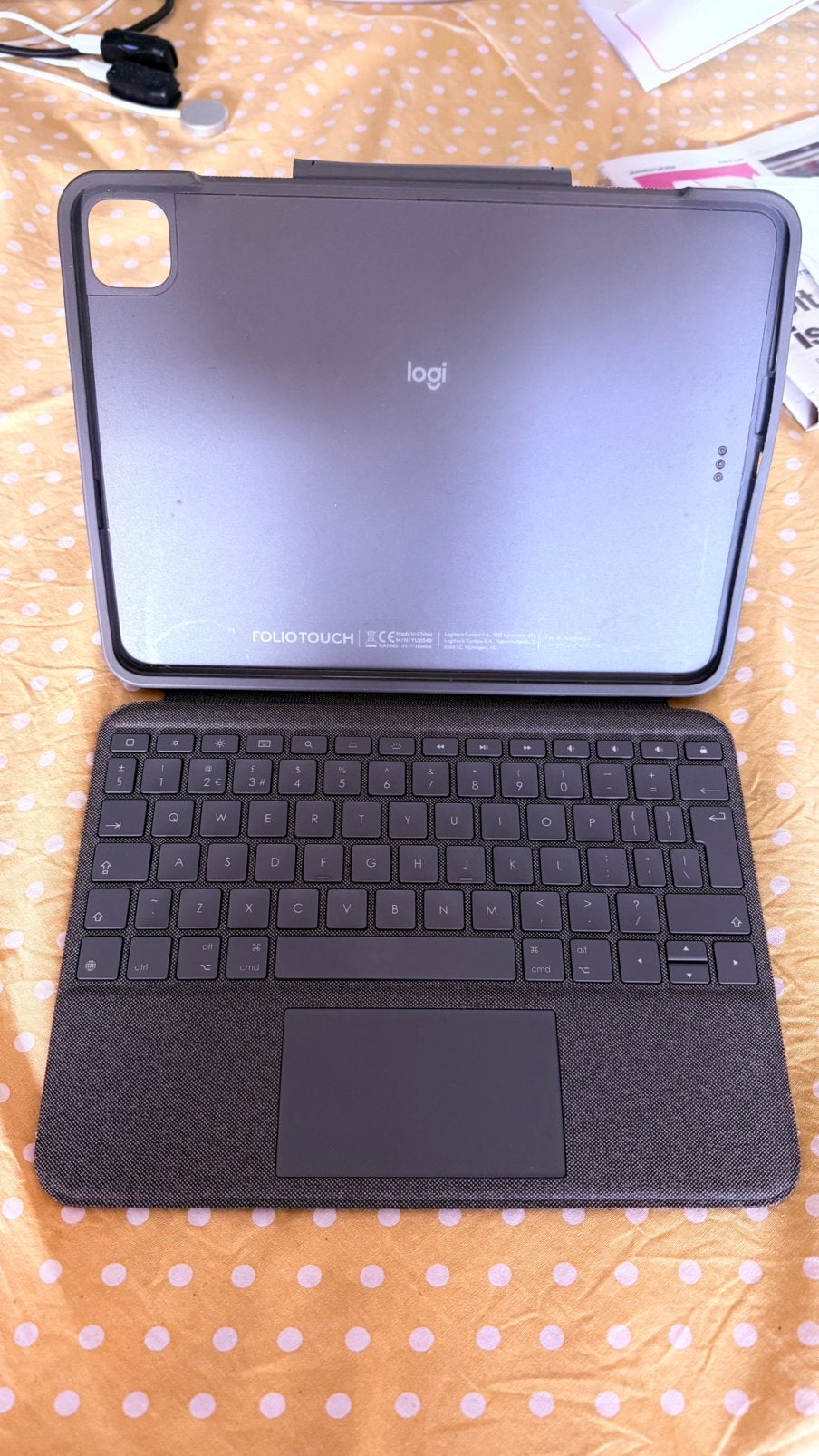 Logitech Folio Touch voor iPad Pro 11”. Toetsenbord+trackpad, Ophalen of Verzenden, Zo goed als nieuw, 11 inch, Bescherming voor- en achterkant