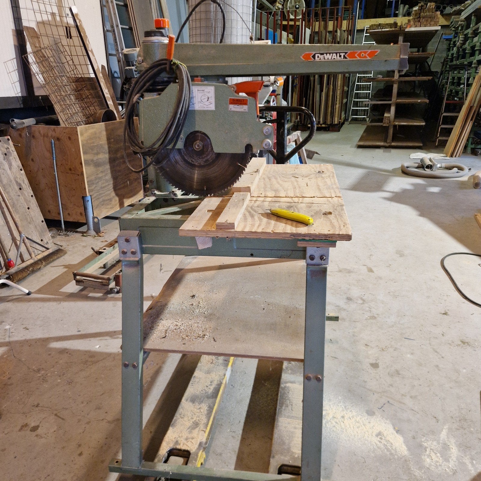 DeWalt Afkortzaag 300mm - Krachtige Radiaalzaag, Ophalen, Gebruikt, DeWalt, 70 mm of meer