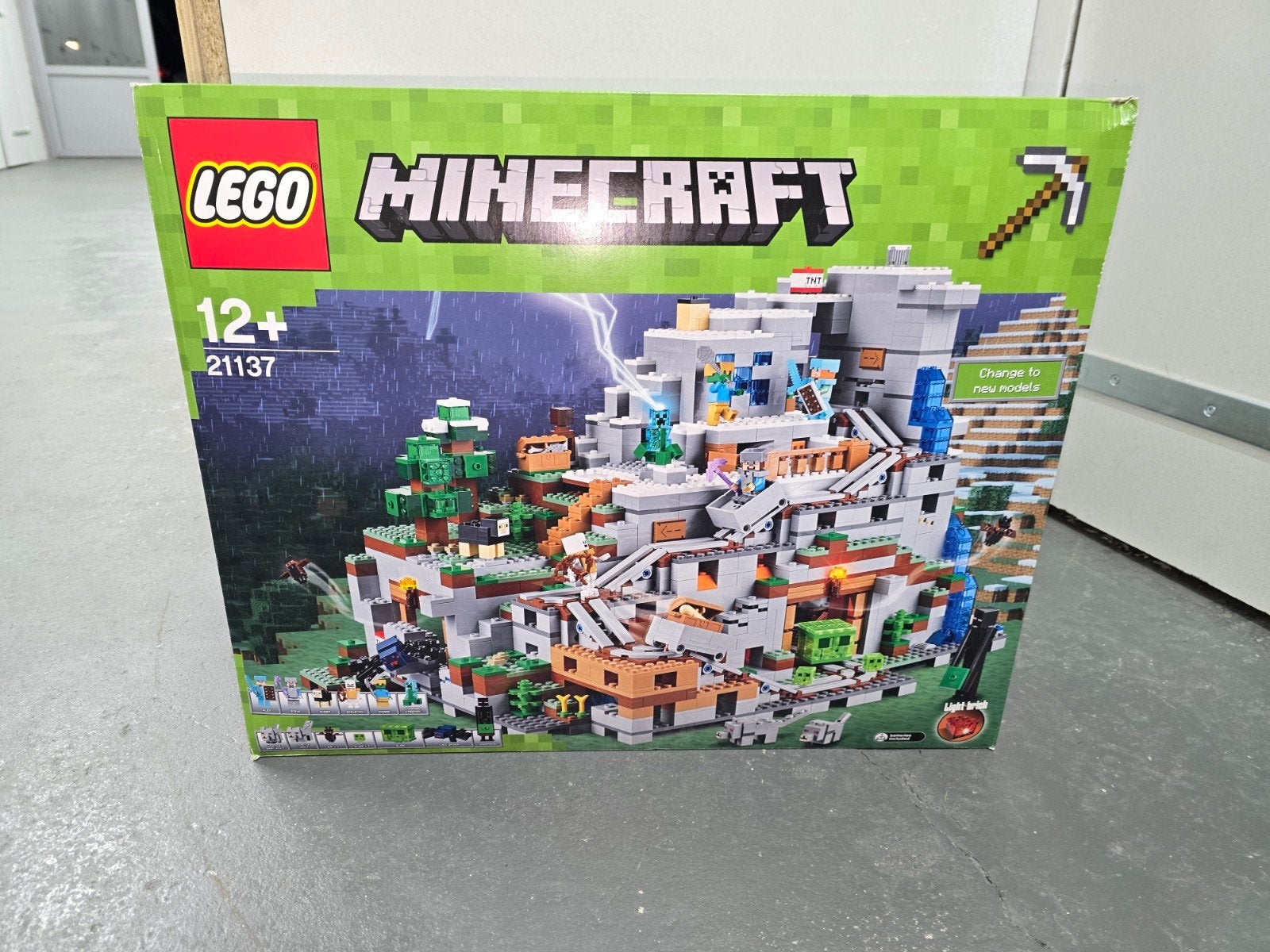 Lego Minecraft 21137 The Mountain, Kinderen en Baby's, Speelgoed | Duplo en Lego, Minecraft, Lego, Nieuw, Ophalen of Verzenden