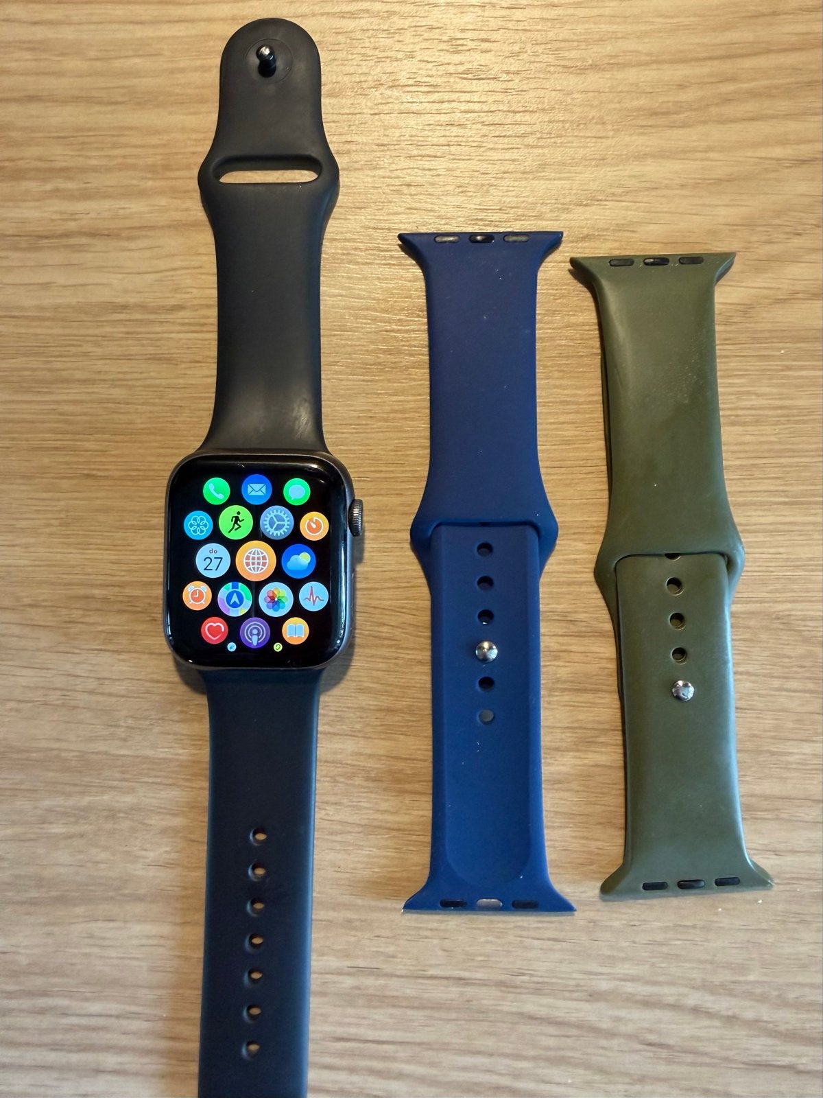Apple Watch Serie 4 met 2 extra bandjes (blauw en groen), Ophalen of Verzenden, Gebruikt, Zwart, IOS