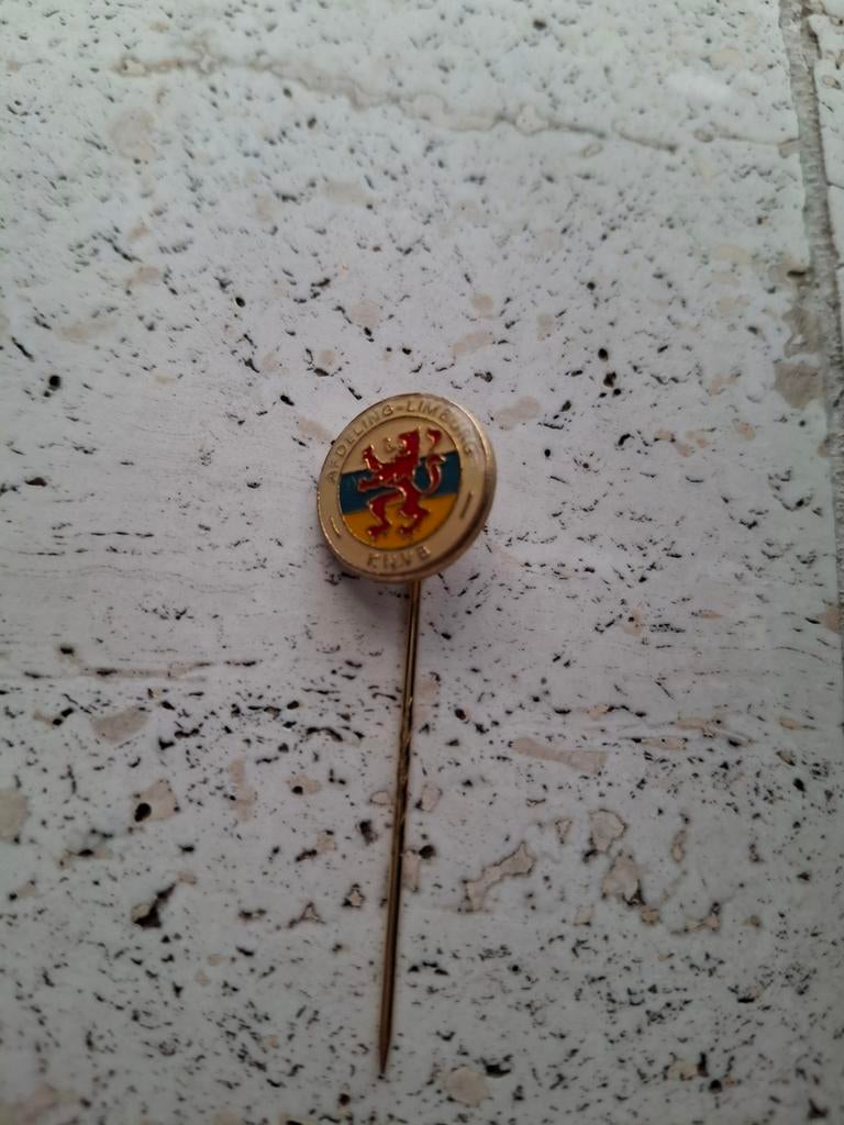 KNVB Speld Afdeling Limburg - Vintage Voetbal Pin, Ophalen of Verzenden, Gebruikt, Sport, Speldje of Pin