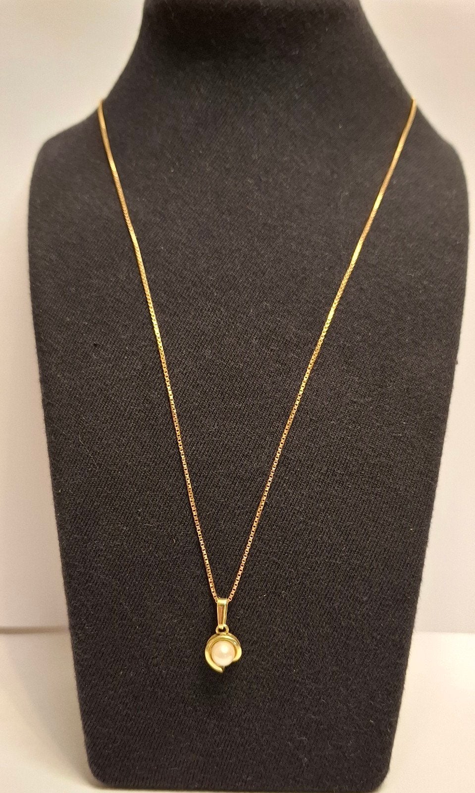 Gouden ketting met parel hanger - 585 goud, Met hanger, Ophalen of Verzenden, Zo goed als nieuw, Goud