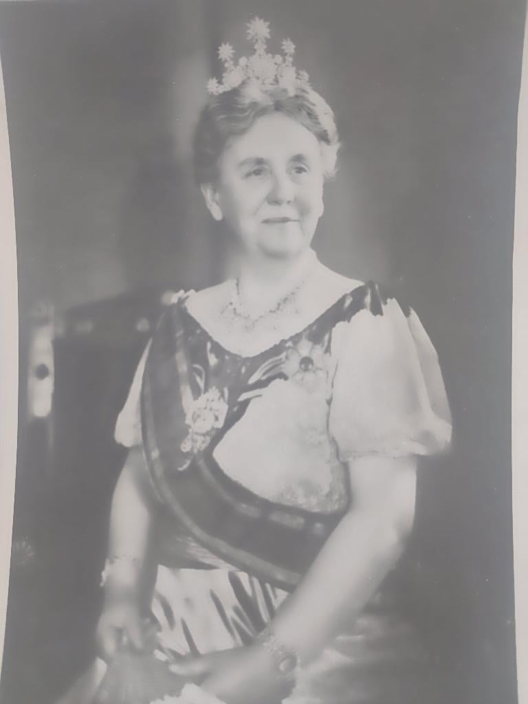 Aanzichtkaarten van Wilhelmina en Juliana, Ophalen of Verzenden, Zo goed als nieuw, Nederland, Kaart, Foto of Prent