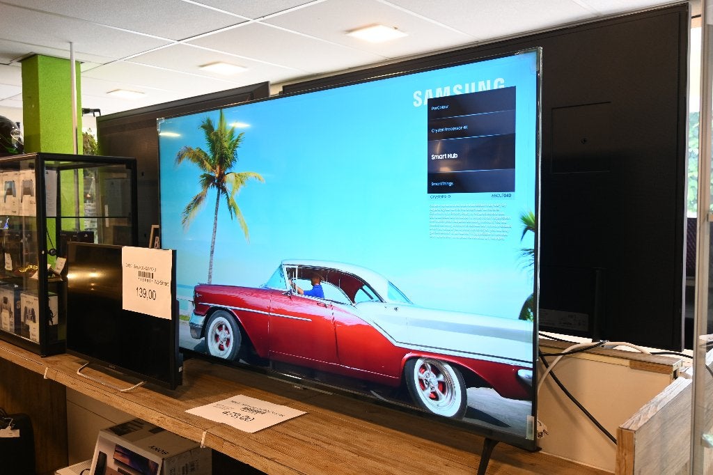 Samsung UE65CU7020 4K Smart Crystal UHD TV 65 inch, Samsung, Refurbished, Samsung Electronics Benelux, Olof Palmestraat 10, 2616 LR Delft, Nederland