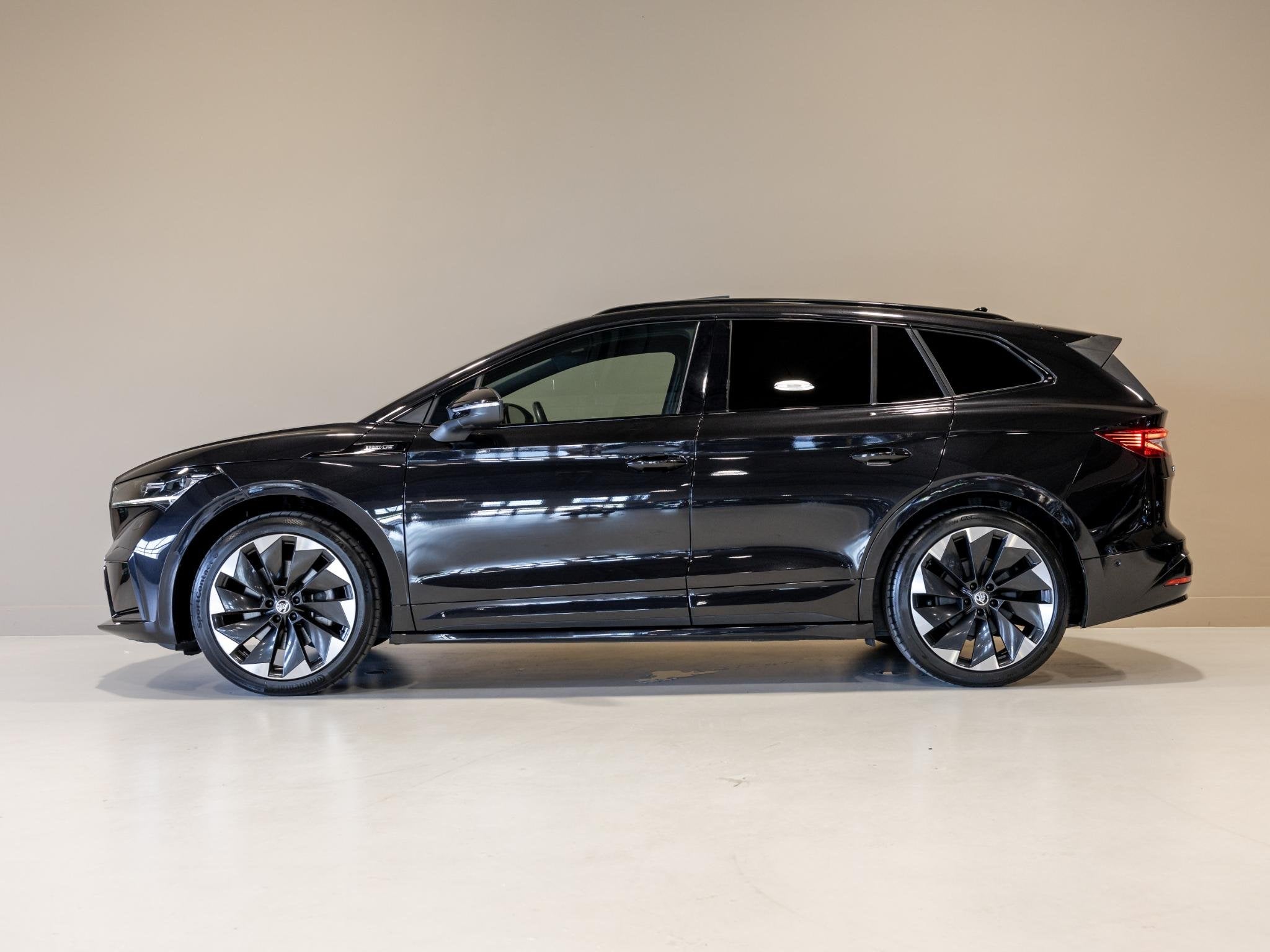 Skoda Enyaq iV 80 Sportline SOH 93% 204pk / Panoramadak / Ac, Auto's, Automaat, Achterwielaandrijving, Gebruikt, Zwart