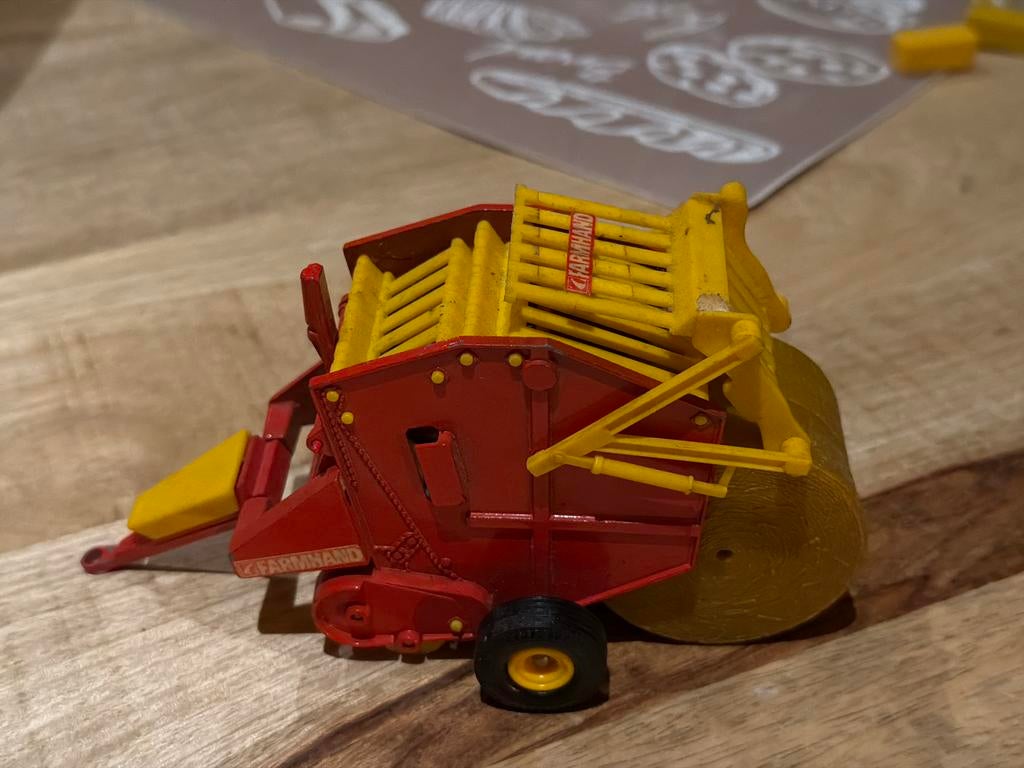 Britains ronde balen pers 1:32, Hobby en Vrije tijd, Ophalen of Verzenden, Gebruikt, Tractor of Landbouw, Britains