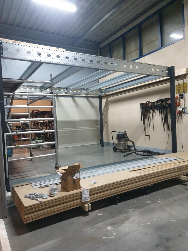 Verdiepingsvloer 5250x5000x2800 zo goed als nieuw, Ophalen