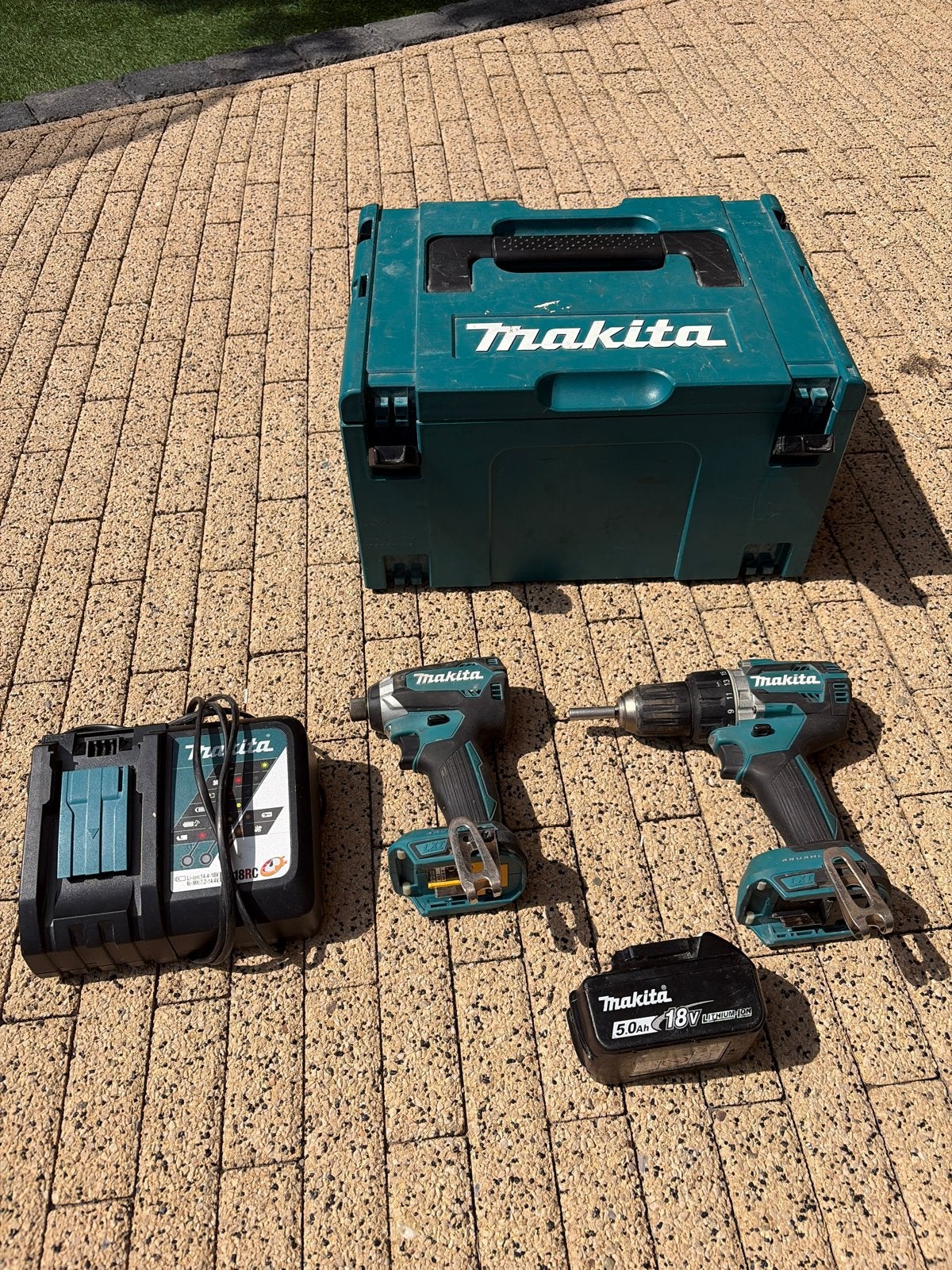 Makita DTD153 DDF484 set met lader en accu in koffer, Variabele snelheid, Ophalen of Verzenden, Boor- en Schroefmachine, Gebruikt