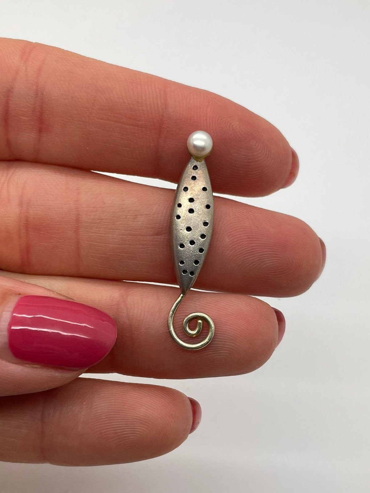 E142 Prachtige zilveren hanger met parel, Sieraden, Tassen en Uiterlijk, Kettinghangers, Overige voorstellingen, Ophalen of Verzenden
