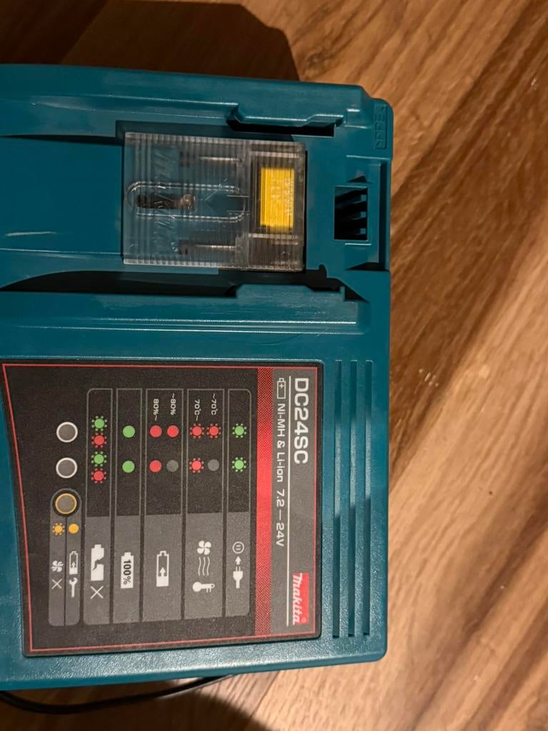 DC24SC makita lader, Ophalen of Verzenden, Zo goed als nieuw