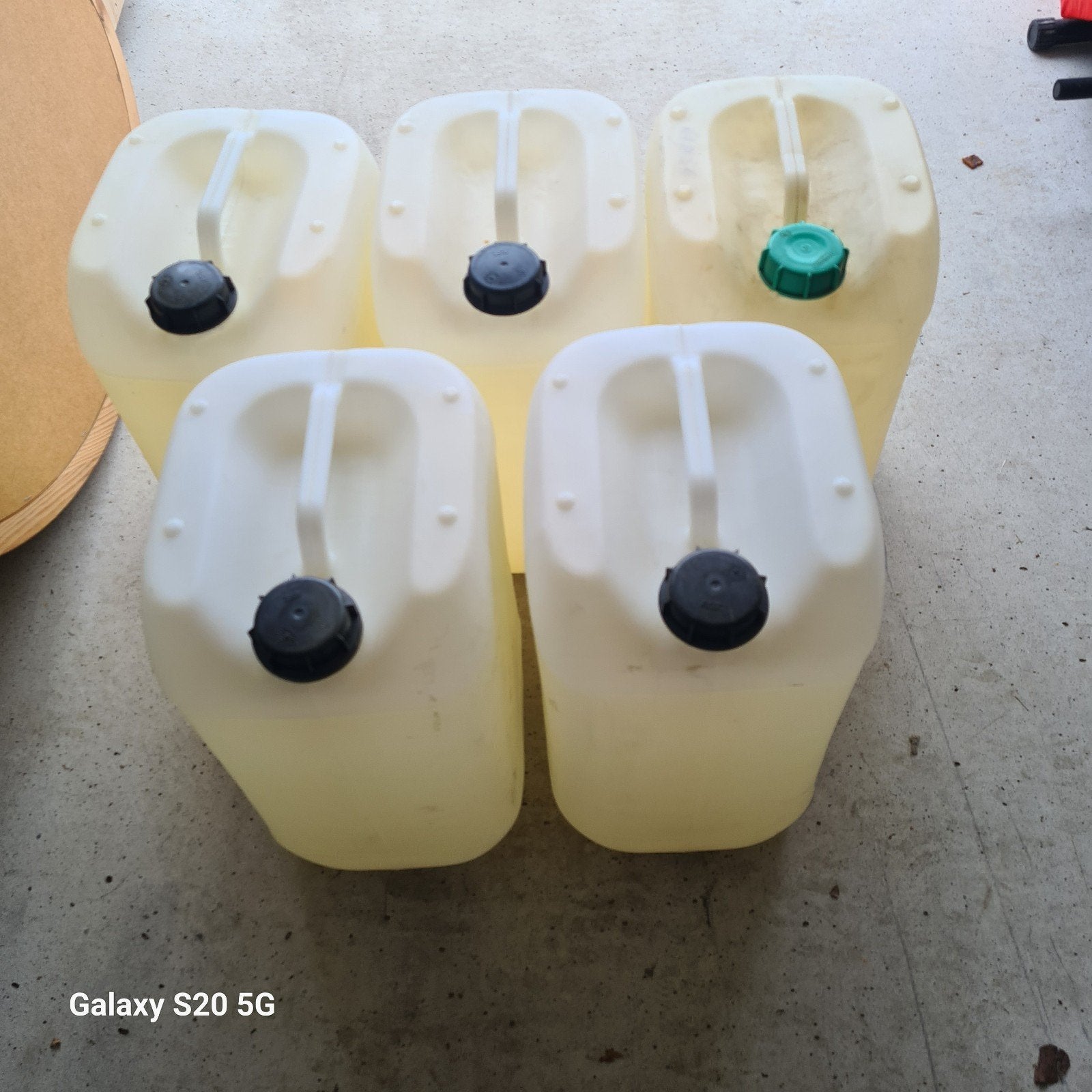 5 jerrycans van 25 liter (voorheen benzine), Ophalen, Gebruikt