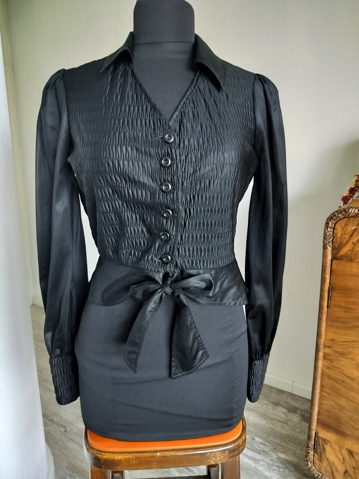 Vintage top met strik, Kleding | Dames, Blouses en Tunieken, Ophalen of Verzenden, Zo goed als nieuw, Maat 36 (S), Zwart