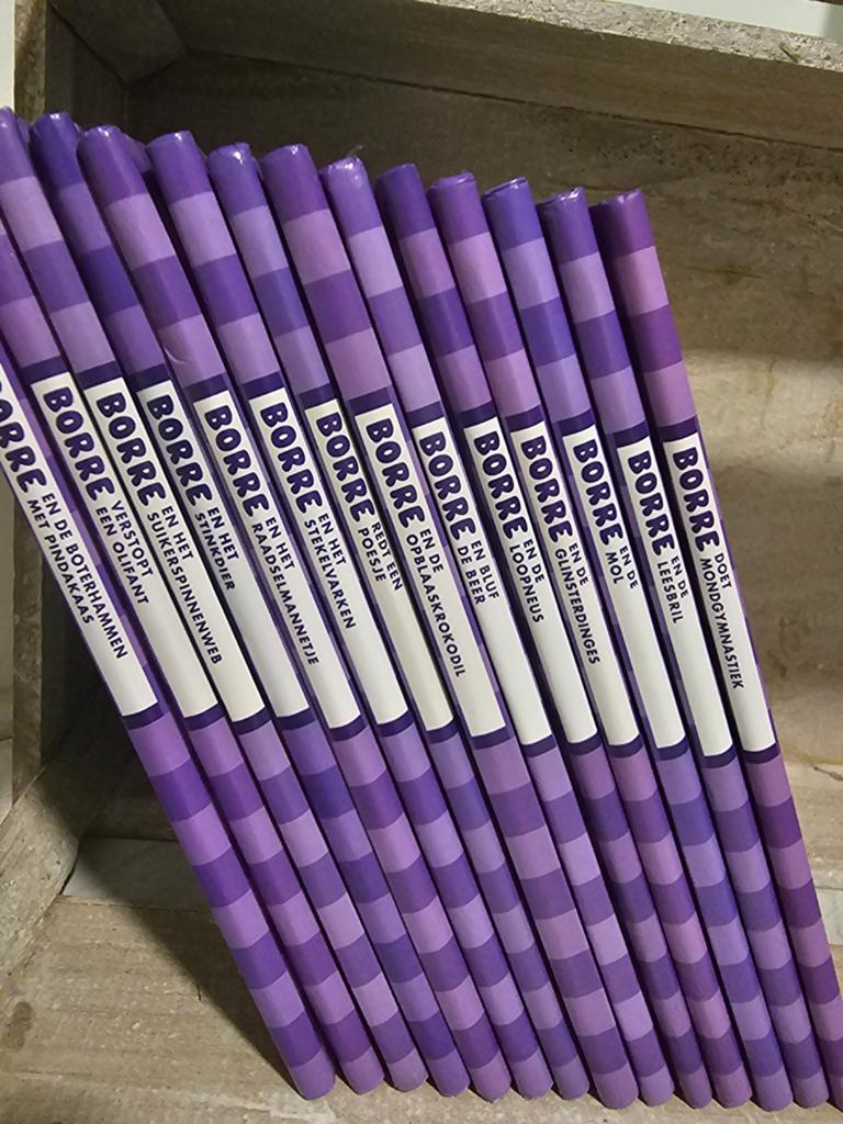 14 paarse borre boekjes, Boeken, Ophalen of Verzenden, Zo goed als nieuw
