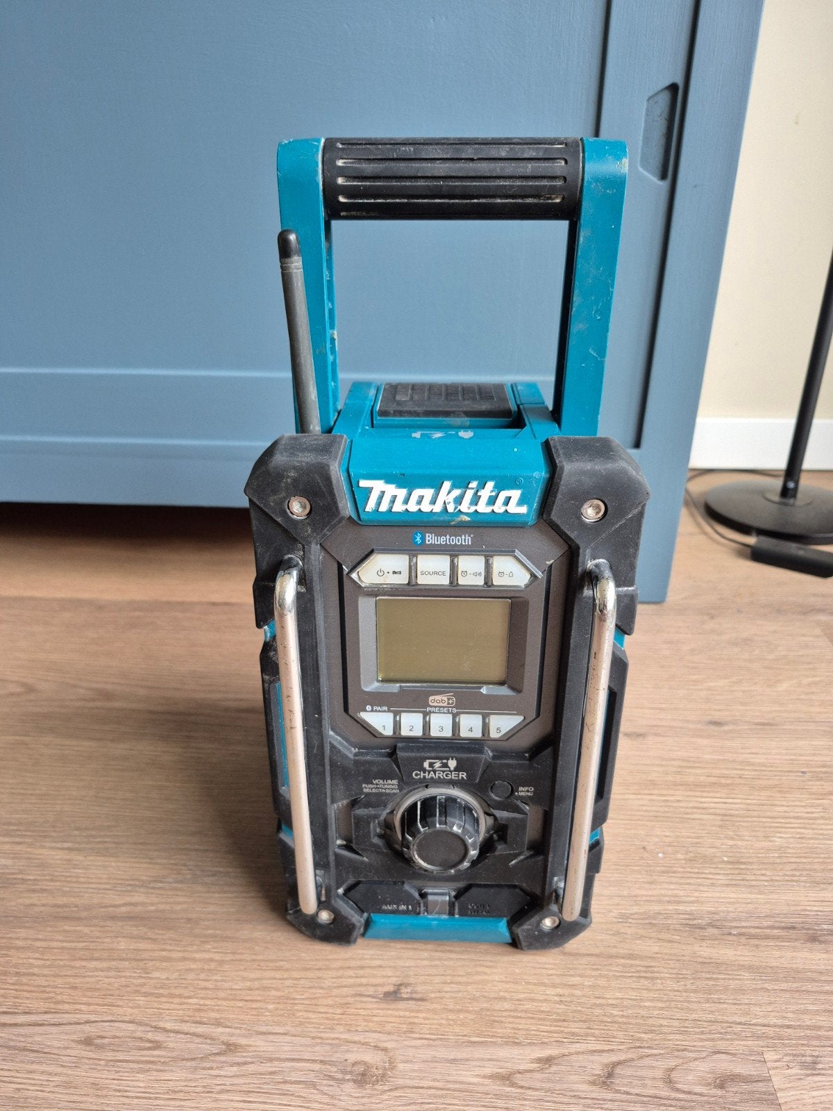 Makita DMR301 10,8-18V Li-Ion accu bouwradio, Ophalen of Verzenden, Bouwradio