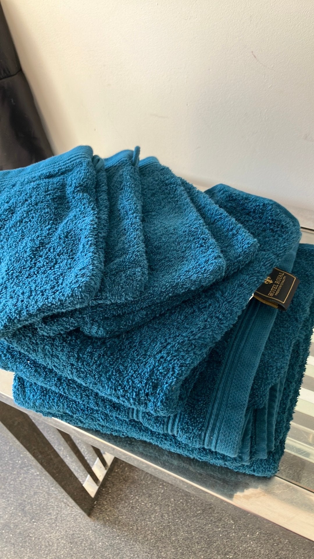 Hotel Royal 4 delige handoekkenset nieuw, Ophalen of Verzenden, Nieuw, Wit, Handdoek