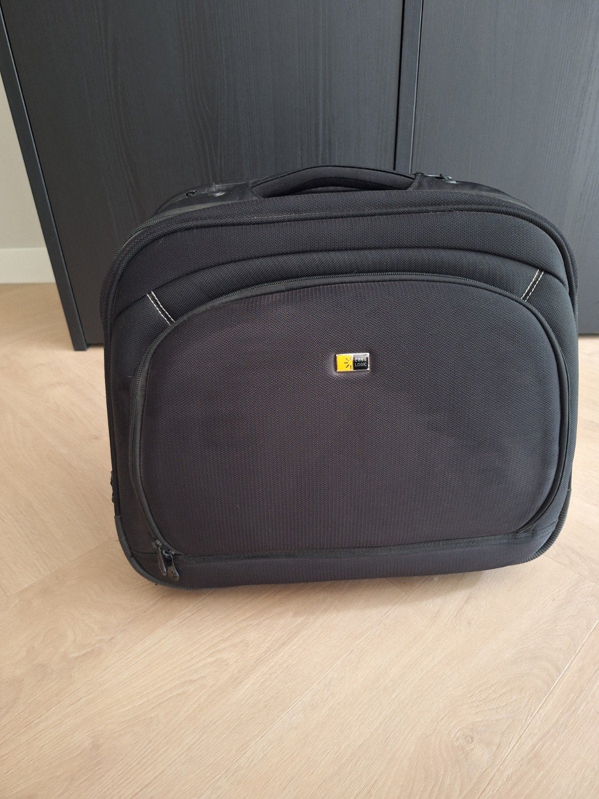 Handige laptoptrolley met veel opbergruimte, Ophalen, 30 cm of meer, Gebruikt, Zwart