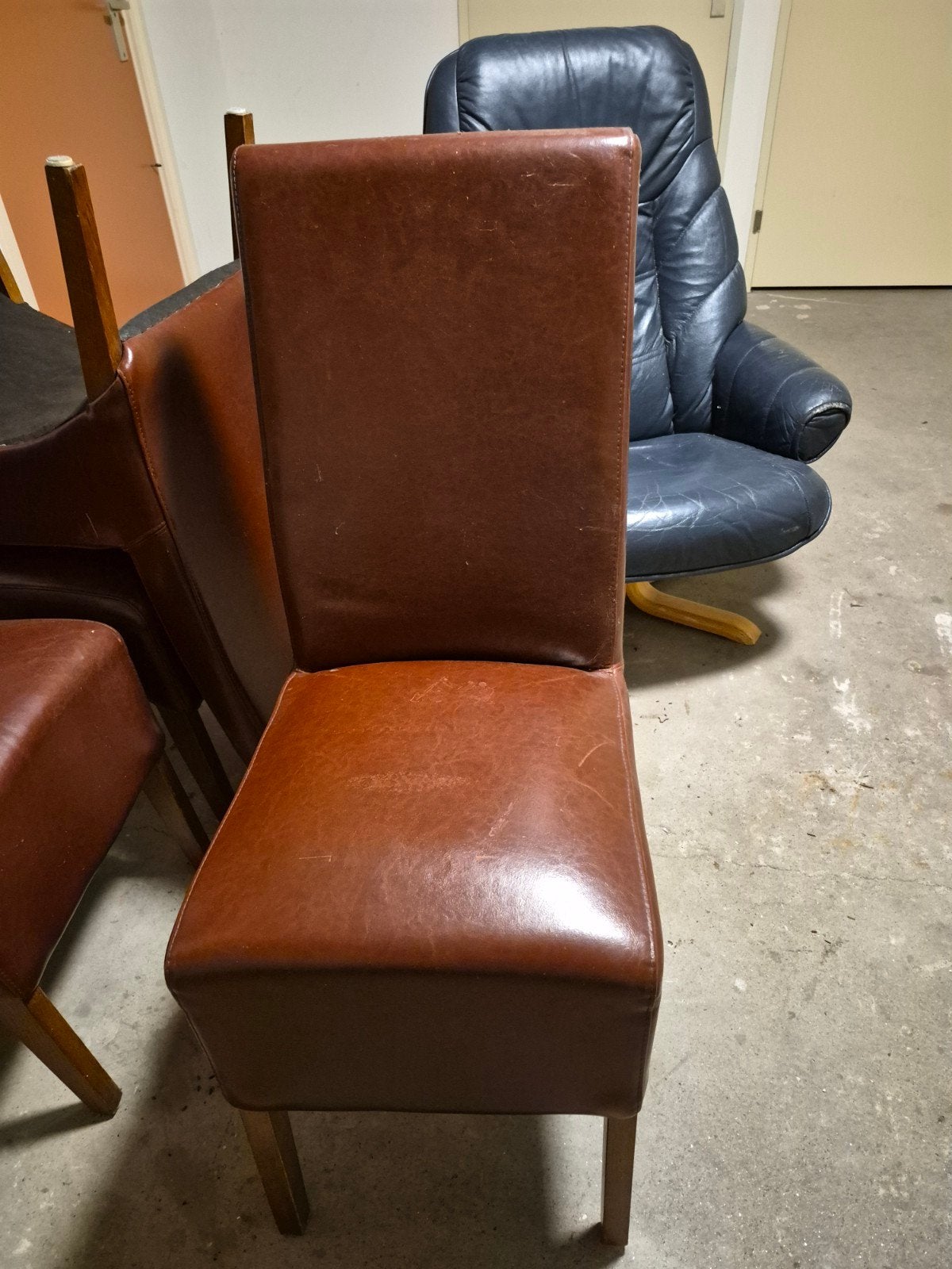 Gratis afhalen ...leren eetkamerstoelen en fauteuil - Gebrui