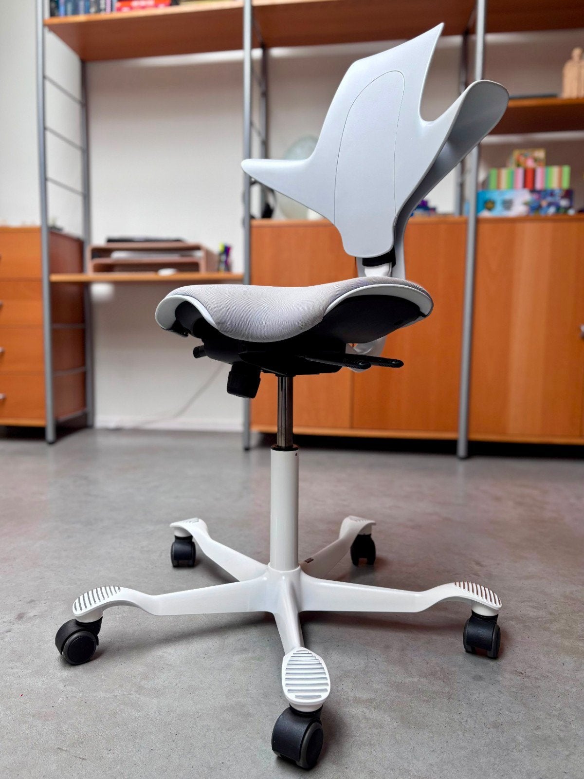 HAG Capisco Puls 8020 Ergonomische Bureaustoel, Huis en Inrichting, Bureaustoelen, Ophalen, Wit, Zo goed als nieuw, Bureaustoel