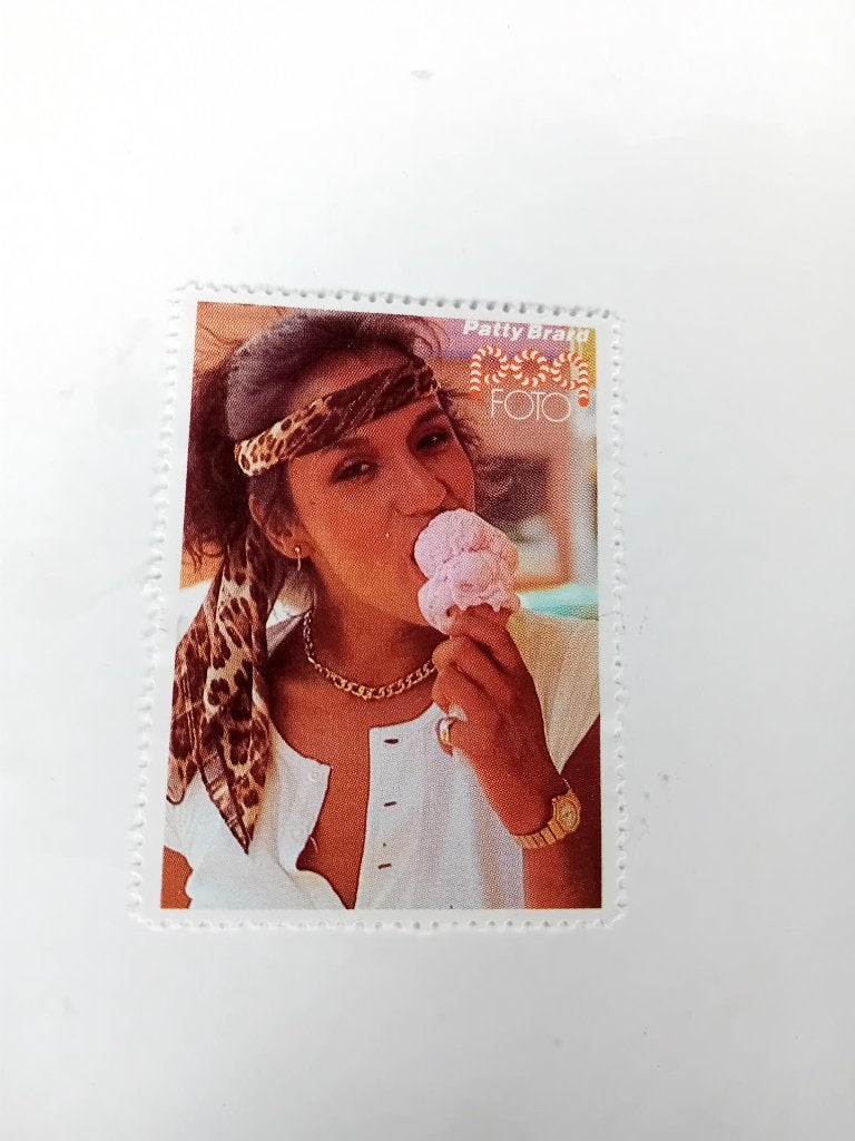 Patty Brard sluitzegel Pop foto 5,5x4cm, Ophalen of Verzenden, Zo goed als nieuw, Foto of Kaart