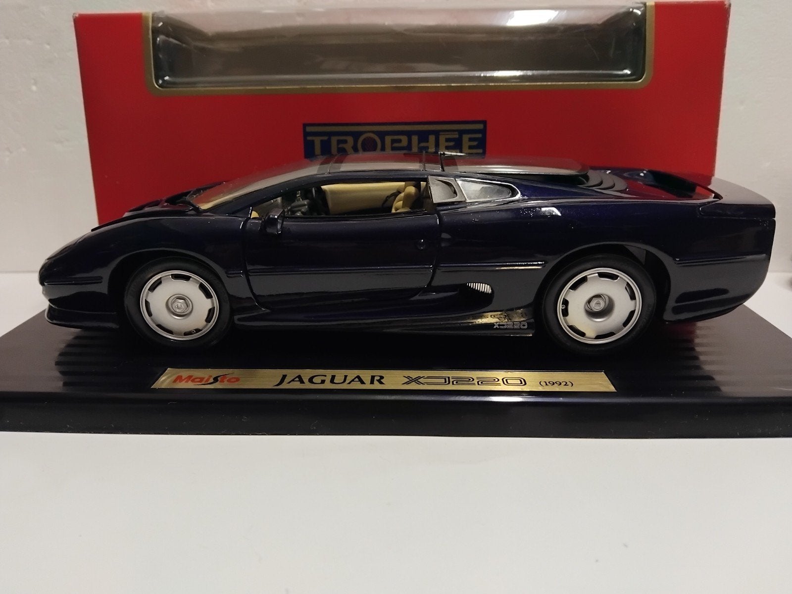 Jaguar XJ220 dark blue 1992 Maisto metal 1:18 KRD, Ophalen of Verzenden, Zo goed als nieuw, Auto, Maisto