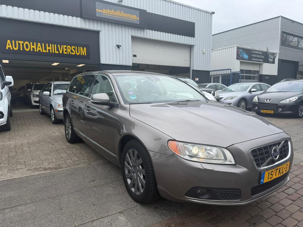 Volvo V70 1.6 T4 Limited Edition AUTOMAAT, 4 cilinders, 1600 kg, Zilver of Grijs, 84 €/maand