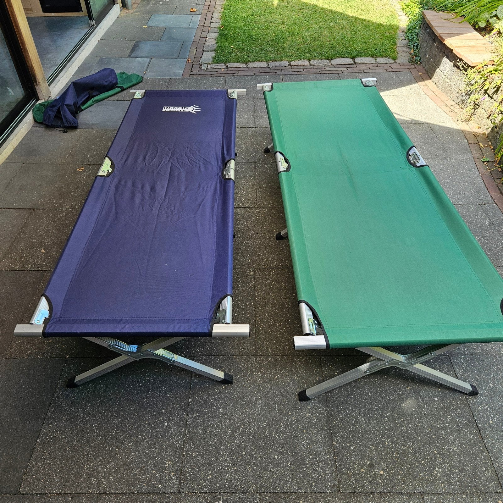 2x Nordic Master Veldbedden / campingbedden- Zgan, Ophalen, Zo goed als nieuw