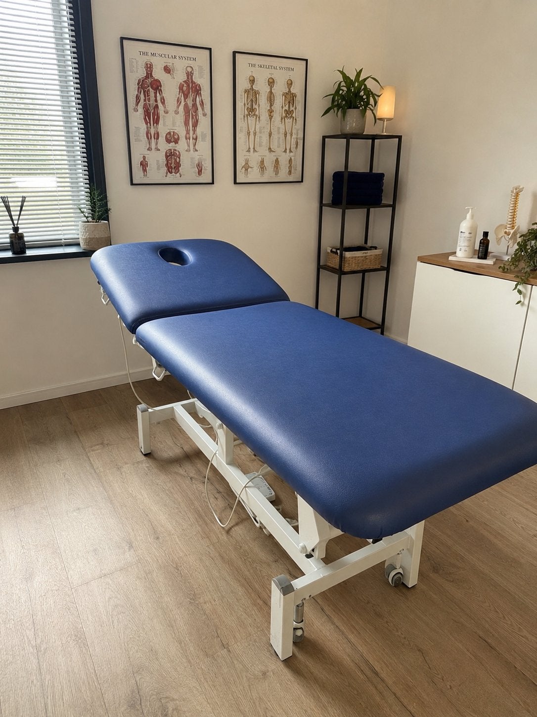 Elektrische Behandelbank Massagetafel Quirumed Blauw, Ophalen, Zo goed als nieuw, Massagetafel
