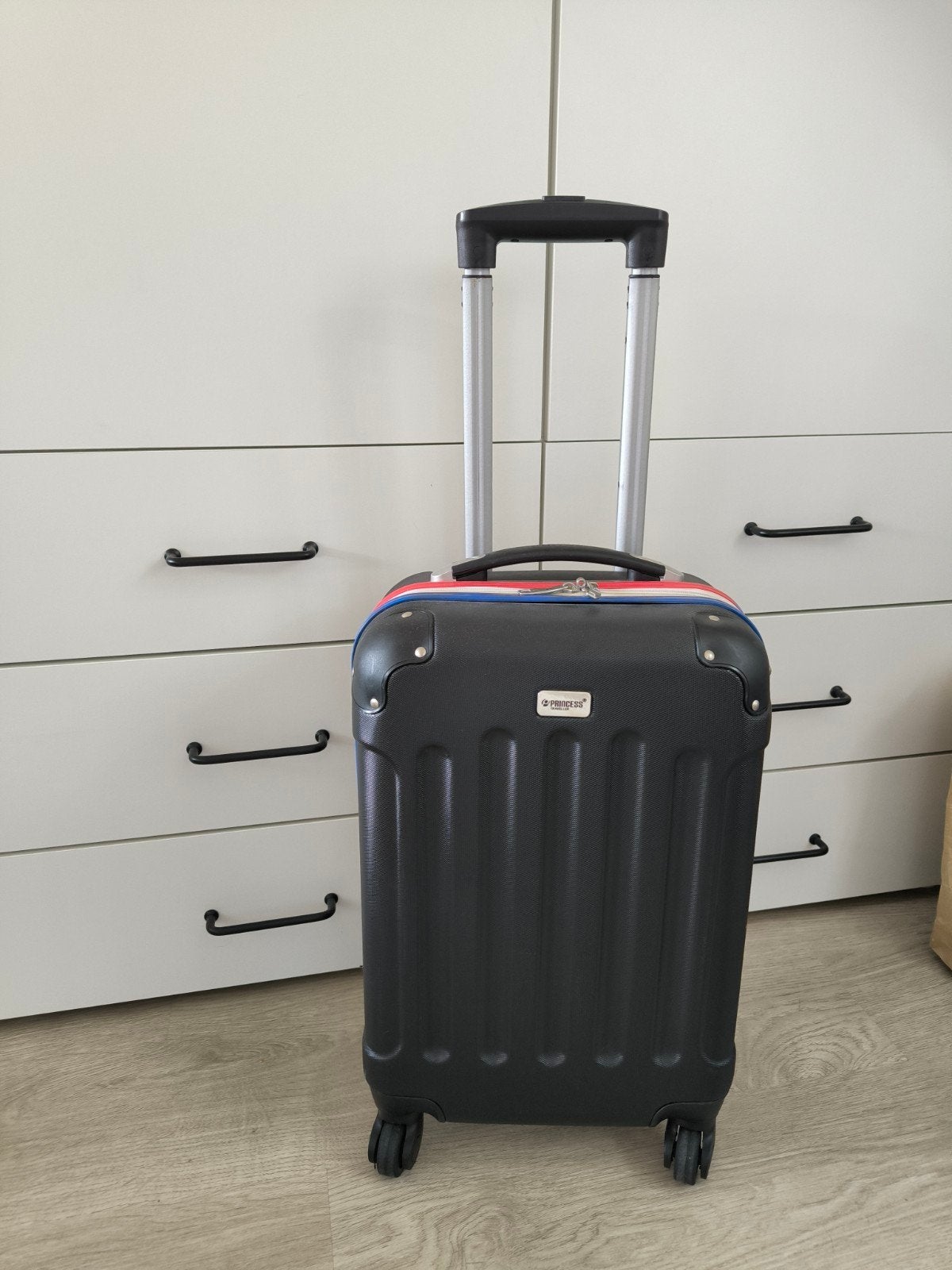 Princess Traveller Handbagage Koffer Zwart met Wieltjes, Uitschuifbare handgreep, 20 tot 30 cm, Zwart, Minder dan 40 cm