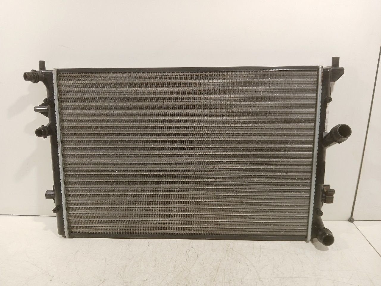 Radiateur Volkswagen Golf, Onderdelen@venauto.nl, Van der Ven Autorecycling B.V., Gebruikt, Ettenseweg 76, 4706 PB Roosendaal, The Netherlands