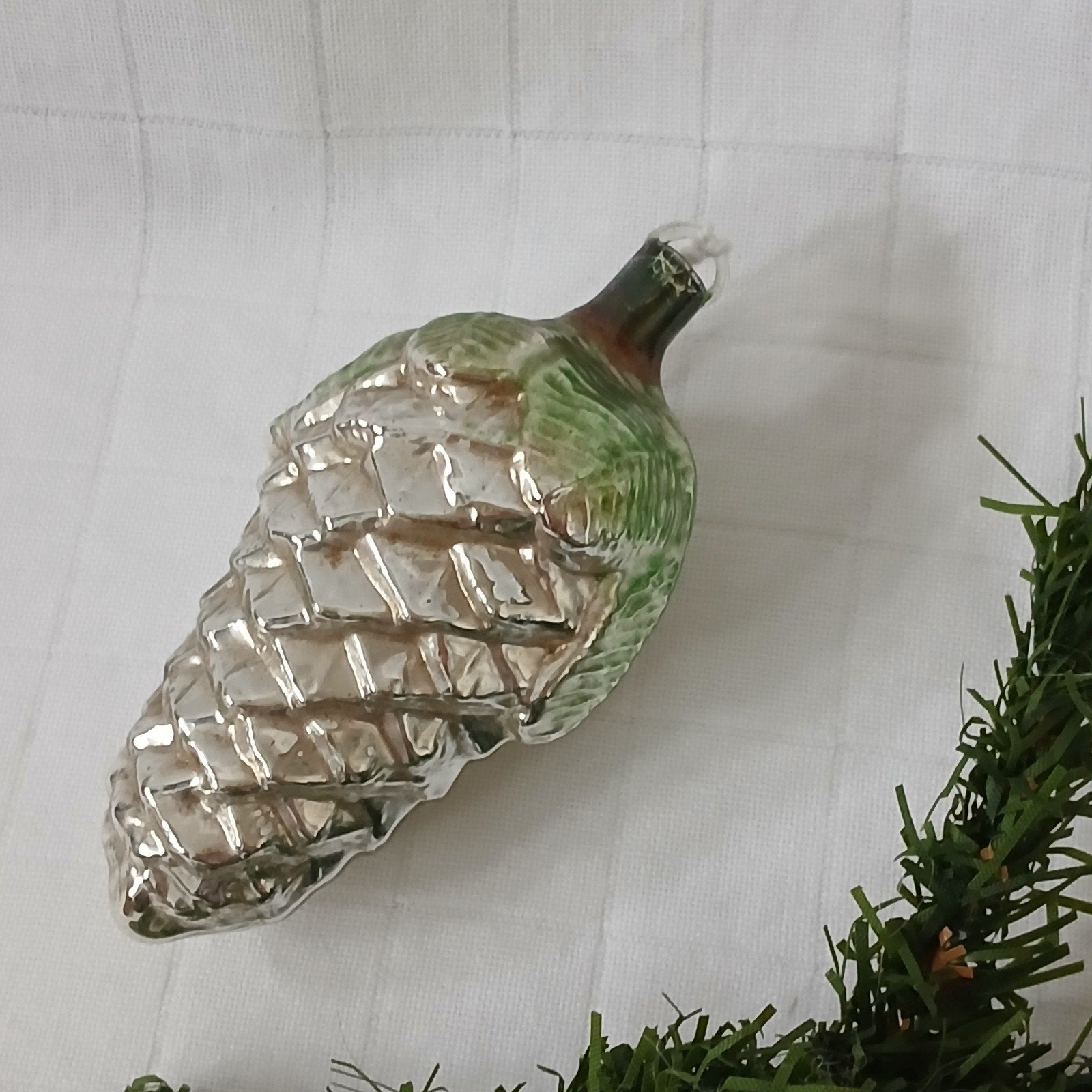 Oude Antieke Ajeko kerstbal Dennenappel, Verzenden