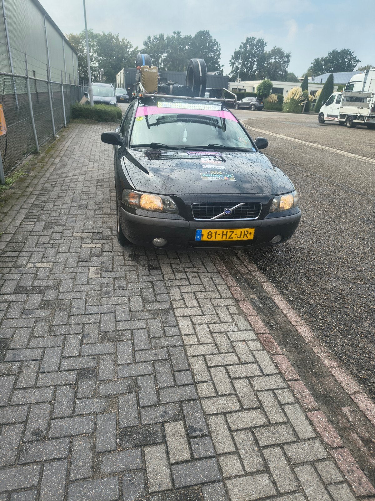 Volvo S60 2.4 lpg ,goedkoop carbage run, mega run ,, Voorwielaandrijving, S60, Zwart, Particulier