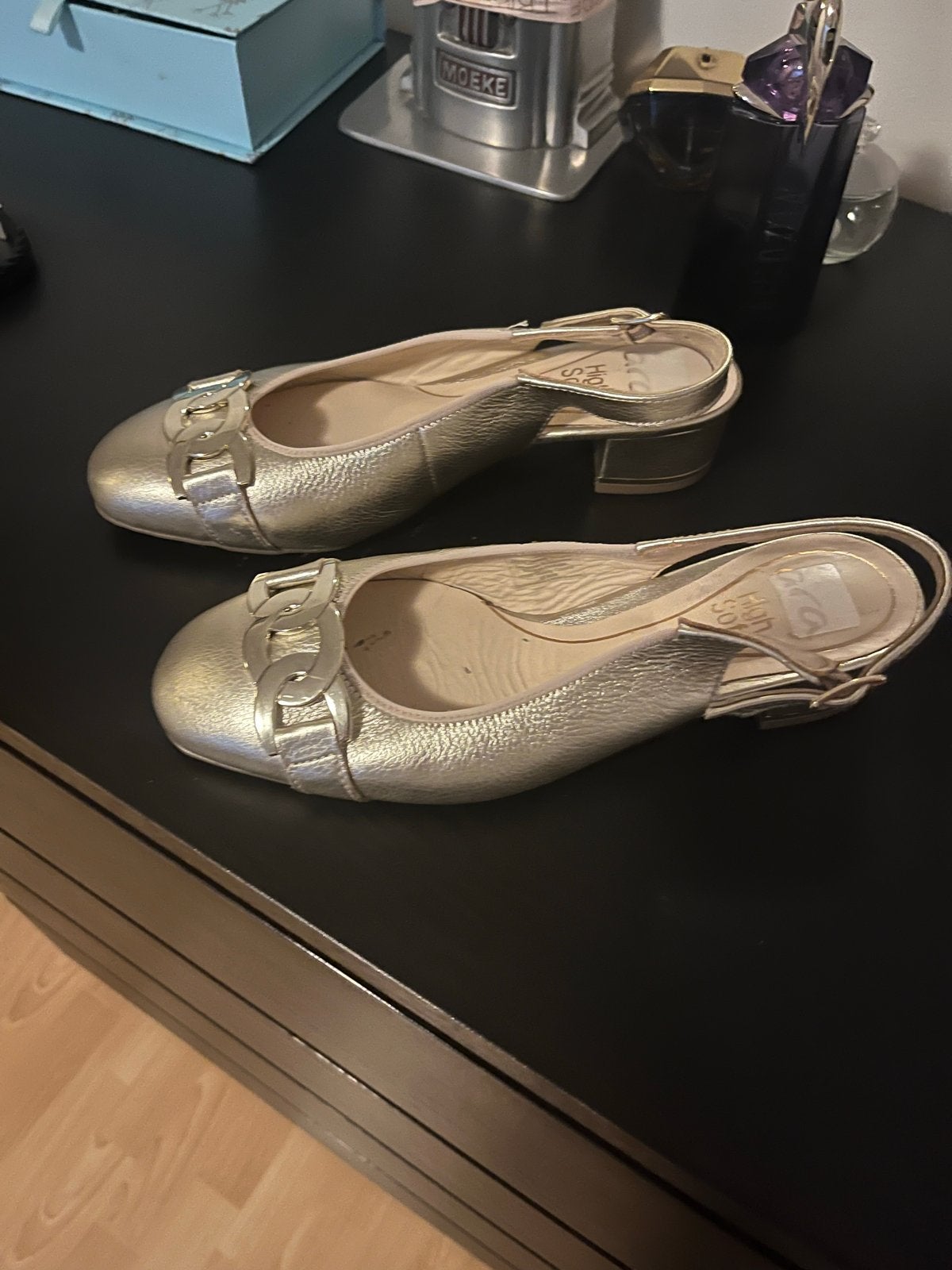 Elegante gouden ara schoenen met lage hak, maat 5, Kleding | Dames, Schoenen, Ophalen of Verzenden, Zo goed als nieuw, Overige kleuren