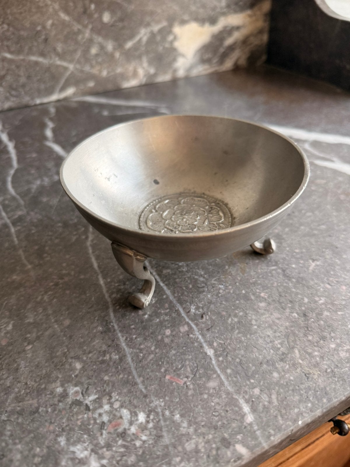Vintage tinnen (98%) schaal op pootjes | bazuinengel merk, Antiek en Kunst, Ophalen of Verzenden