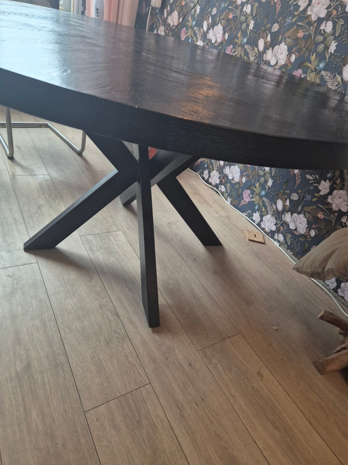 Ronde zwarte eettafel met visgraat motief - 140 cm, Ophalen, Gebruikt, Rond, 100 tot 150 cm