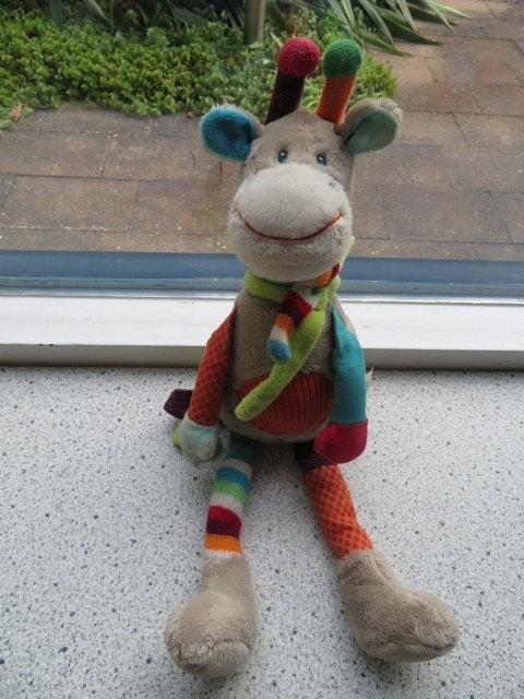 Vrolijk gekleurde Giraffe of Giraf Zoë merk Nicotoy, Giraf, Ophalen of Verzenden, Zo goed als nieuw, Middelgroot (20 tot 80 cm)