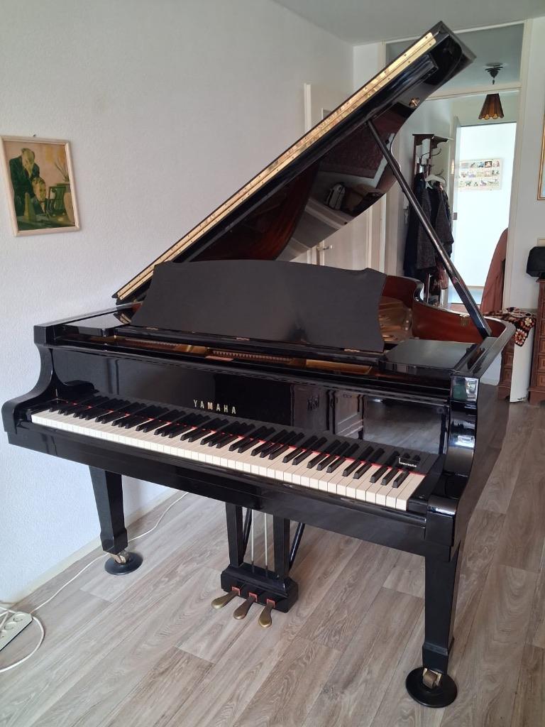Vleugel Yamaha S-400 E, Muziek en Instrumenten, Piano's, Ophalen, Zwart, Zo goed als nieuw, Hoogglans