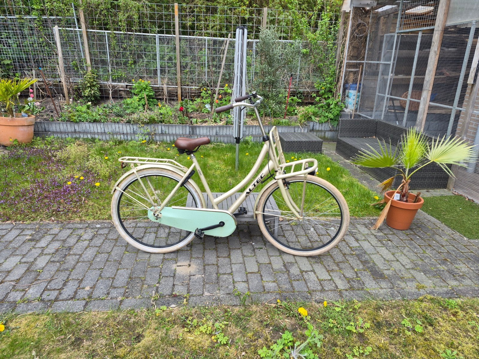 Altec Urban transportfiets 28 inch - Goede staat, Fietsen en Brommers, Fietsen | Dames | Damesfietsen, Ophalen