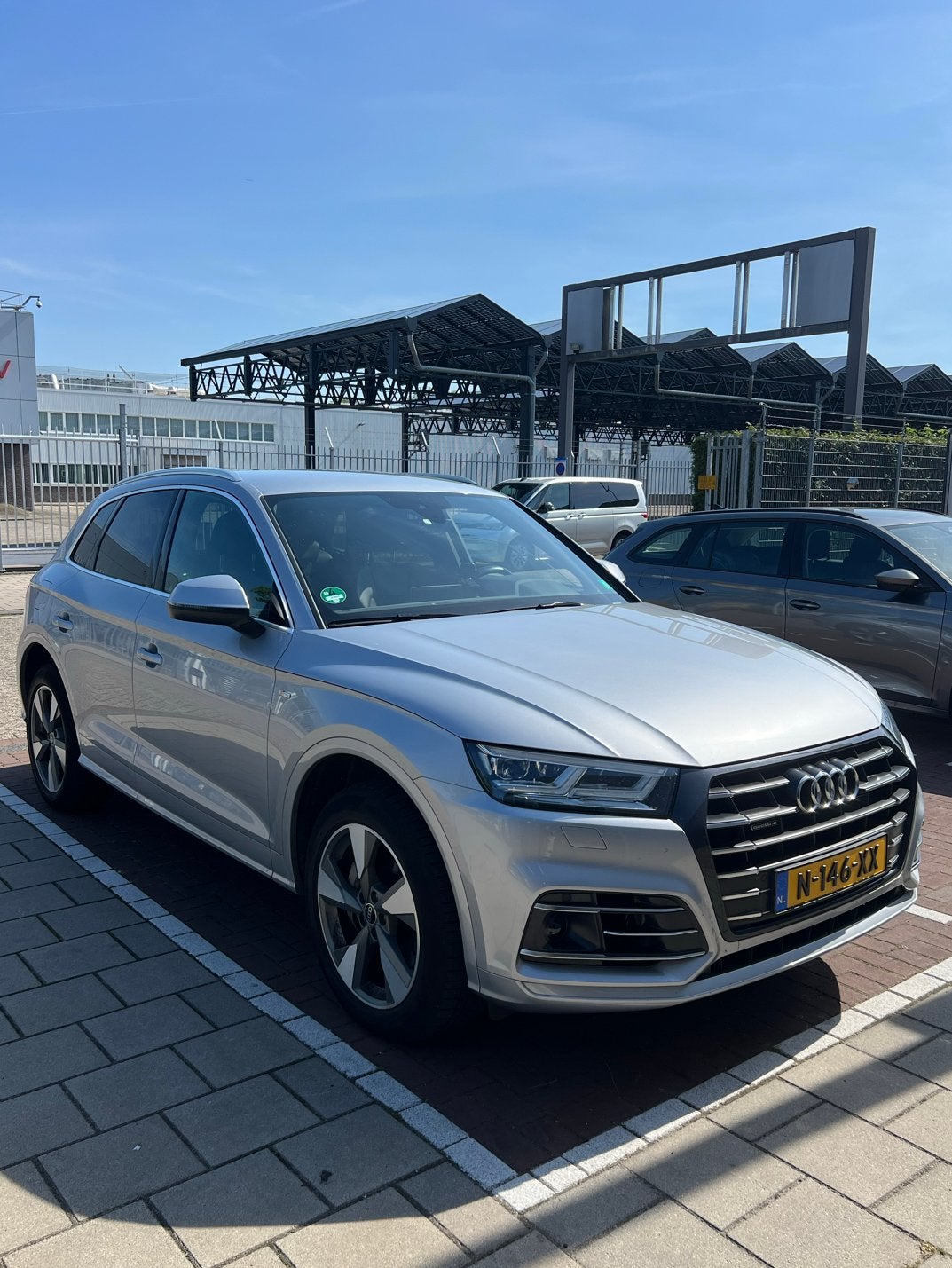 Audi Q5 55 Tfsi e Quattro 367pk S Tronic 2021 Grijs, Auto's, 2005 kg, 1750 kg, Zwart, Leder en Stof