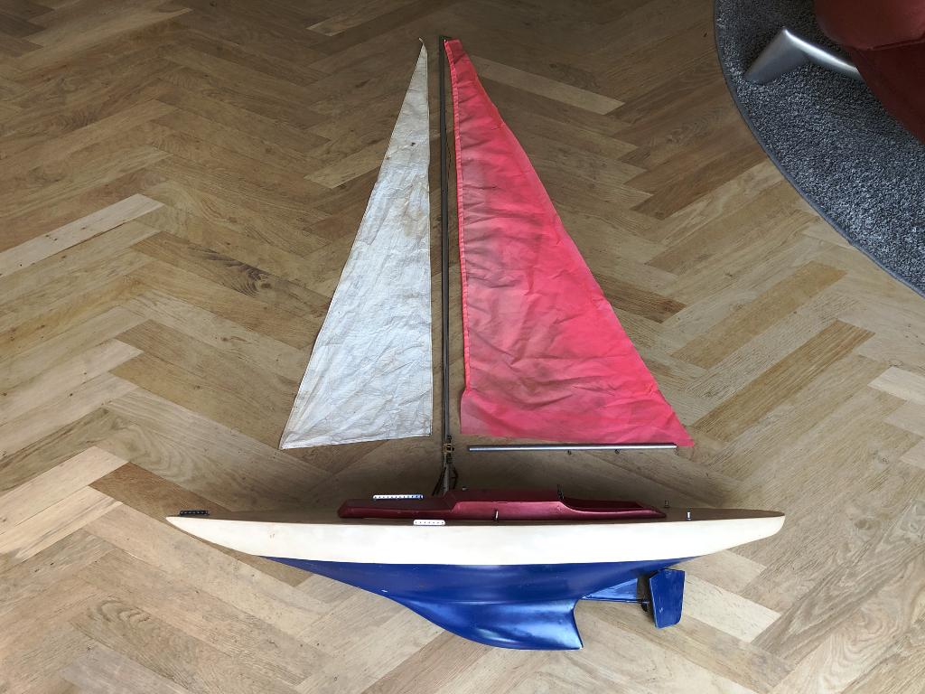 Hegi Mistral 107 cm zeilboot van glasfiber, Hobby en Vrije tijd, Modelbouw | Boten en Schepen, Gebruikt, Ophalen