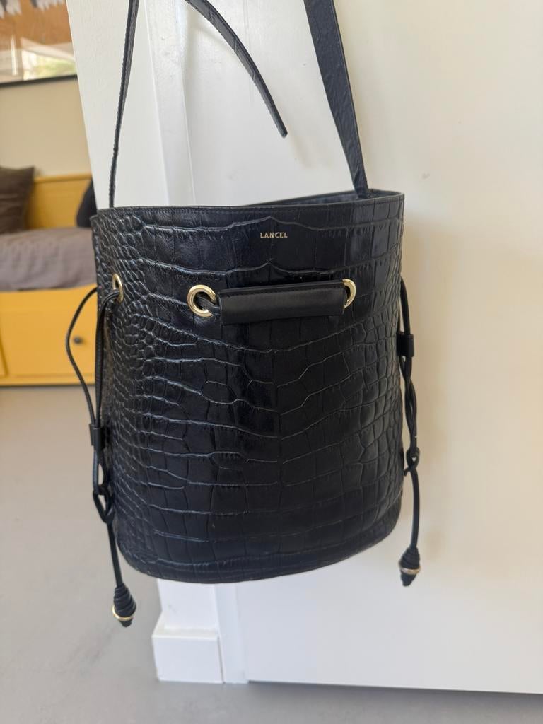 Authentic Lancel Paris Leather Bucket Bag + Matching Pouch, Ophalen of Verzenden, Zo goed als nieuw, Zwart