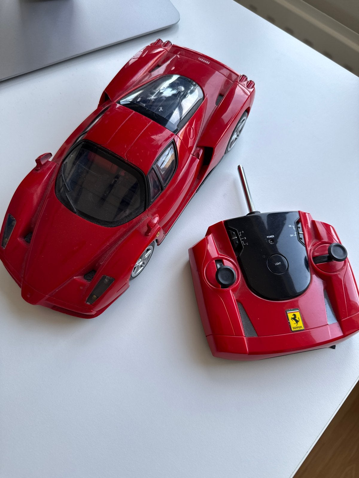 Rode Ferrari Enzo RC  (niet werkend), Gebruikt, Auto onroad, RTR (Ready to Run), Overige schalen
