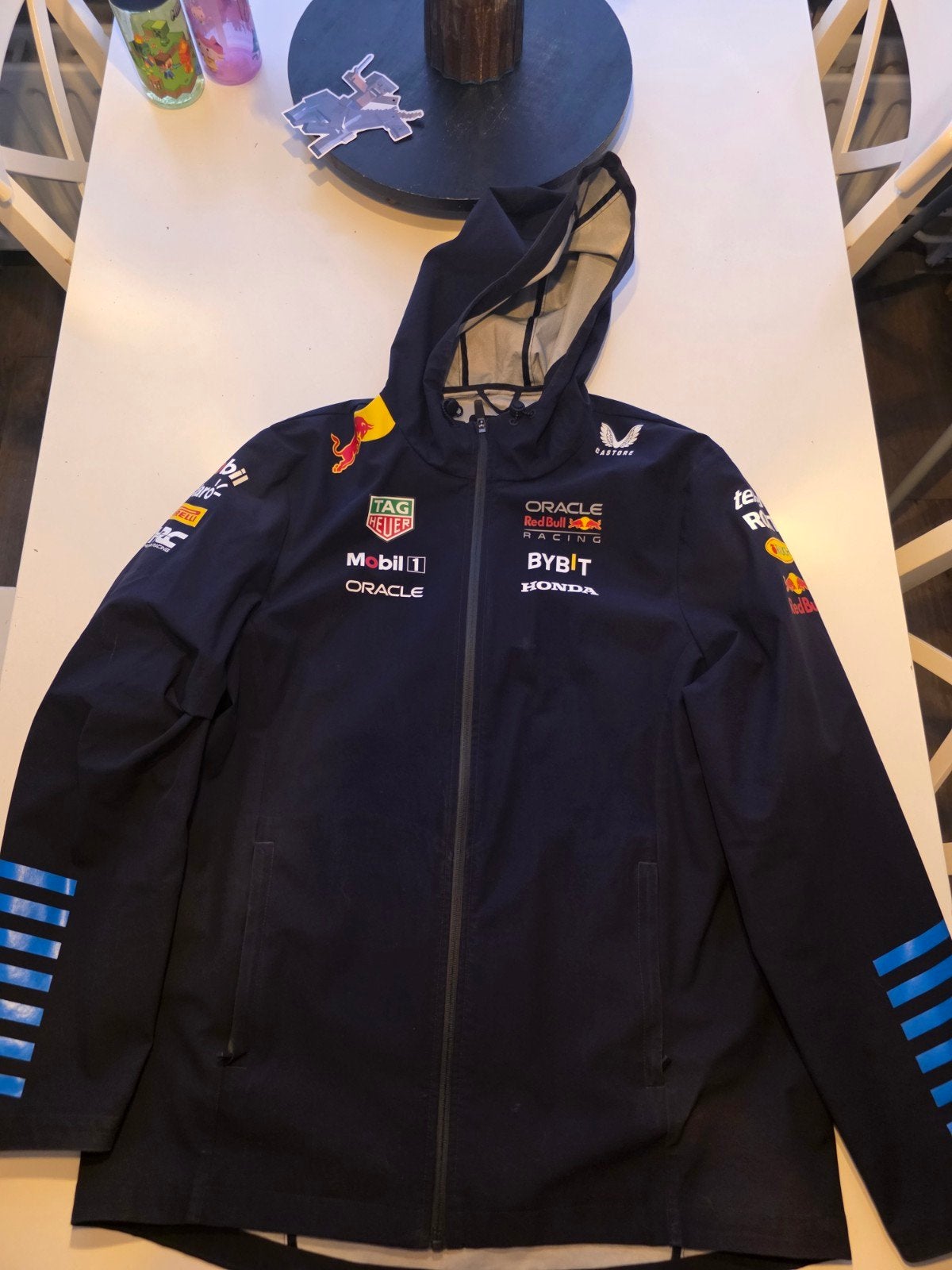 Red Bull Racing Regenjas 2024 - Maat XL - Zo goed als nieuw, Blauw, Maat 56/58 (XL), Ophalen of Verzenden, Zo goed als nieuw
