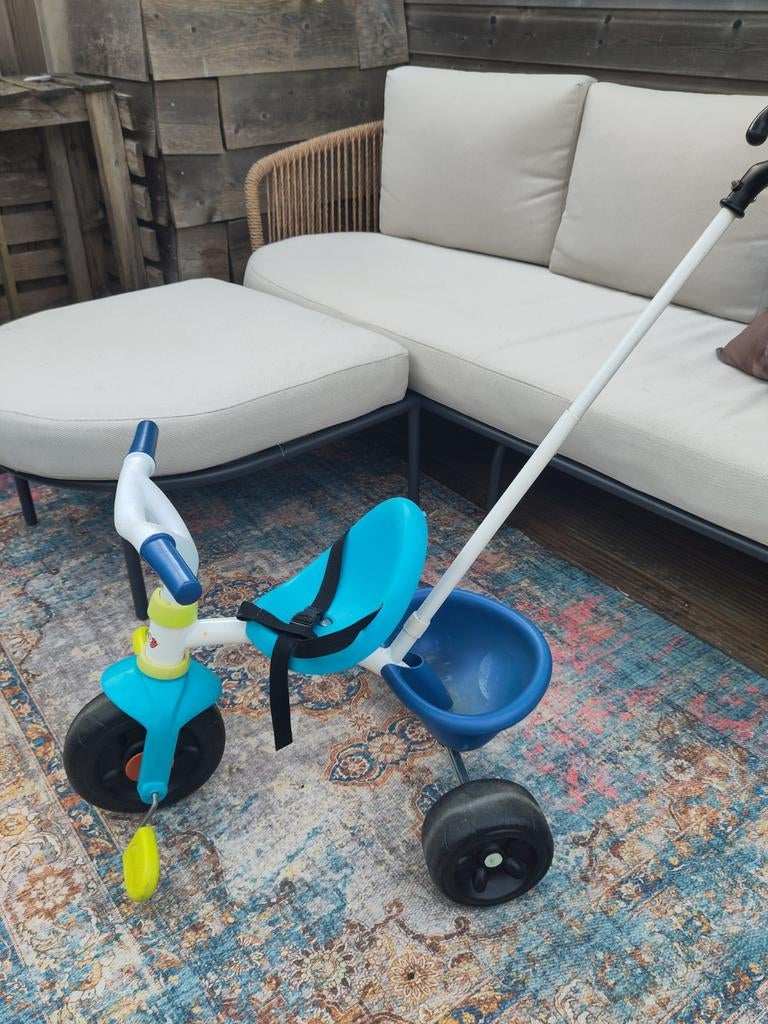 Smoby driewieler met duwstang en gordeltje, Fietsen en Brommers, Ophalen, Gebruikt, Smoby, Duwstang