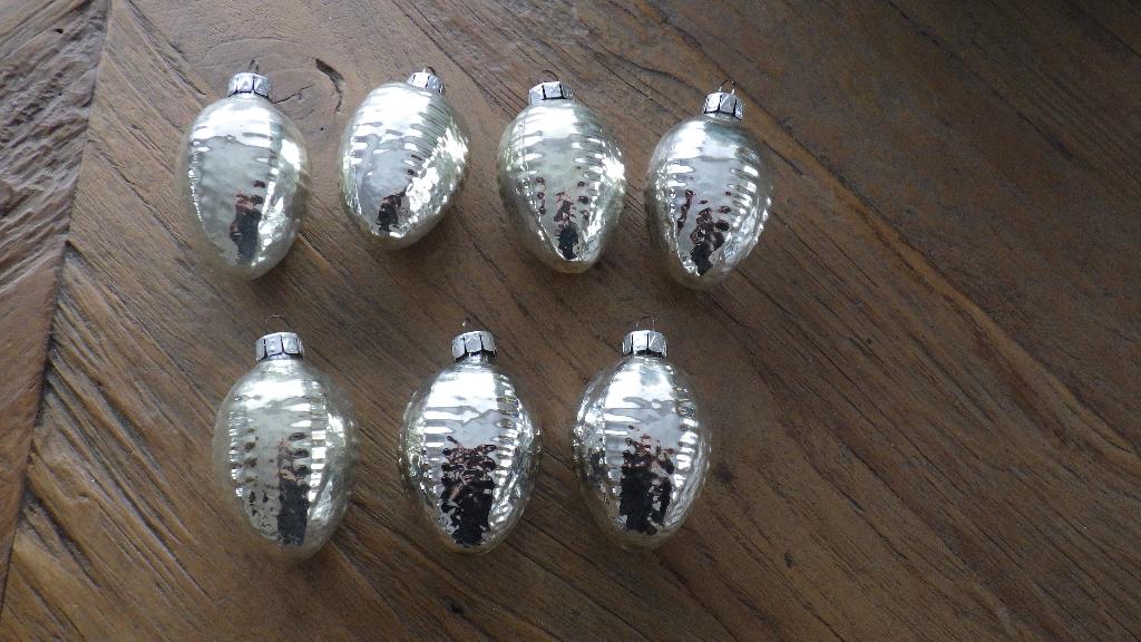 mooie zilverkleurige kersthangers van glas, Diversen, Kerst, Ophalen of Verzenden, Gebruikt