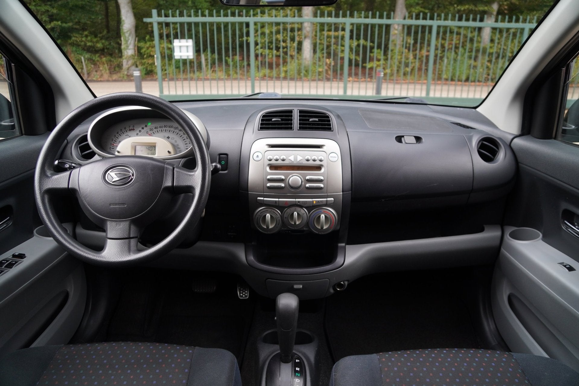 Daihatsu Sirion 2 1.3-16V Comfort AIRCO AUX LM VELGEN ELEKTR, Auto's, Daihatsu, Stof, Gebruikt, 4 cilinders, Zwart