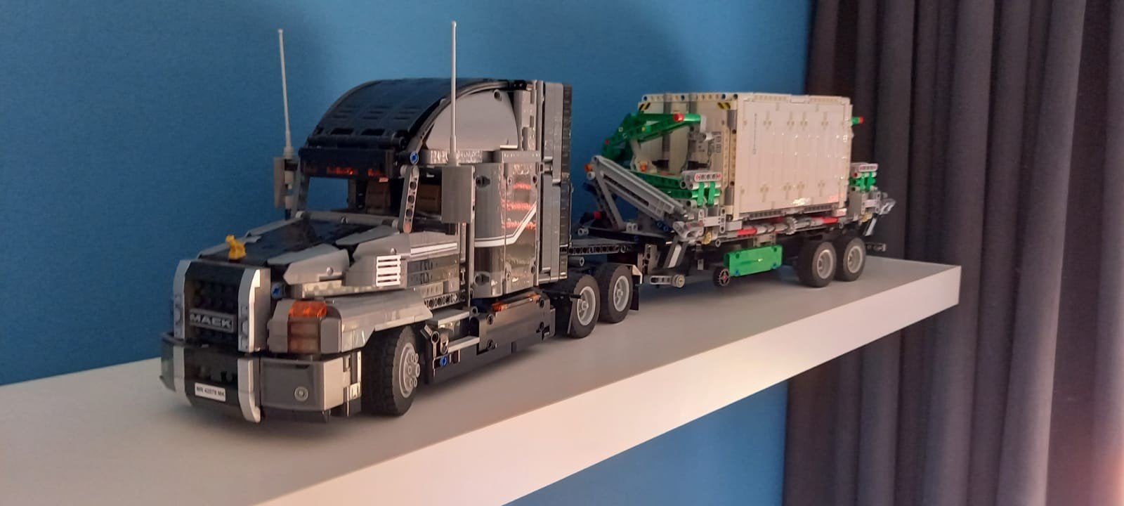 Mack anthem 42078, Ophalen, Zo goed als nieuw, Bus of Vrachtwagen