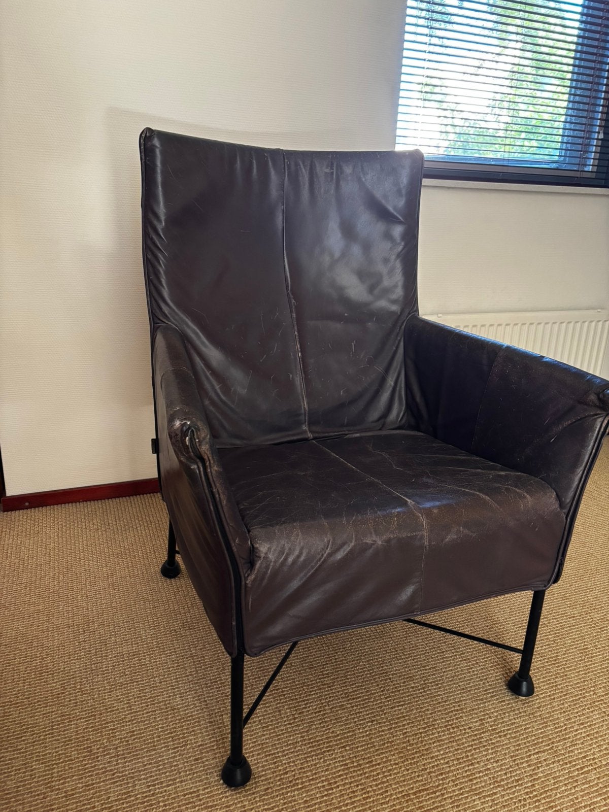 Montis Charly.  Kleur: aubergine, Ophalen, Zo goed als nieuw, Leer, 50 tot 75 cm